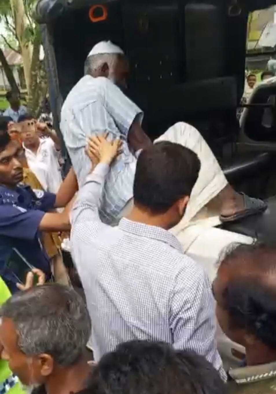 ভিজিএফের ১০৪টি স্লিপসহ আটক, গভীর রাতে থানা থেকে মুক্ত