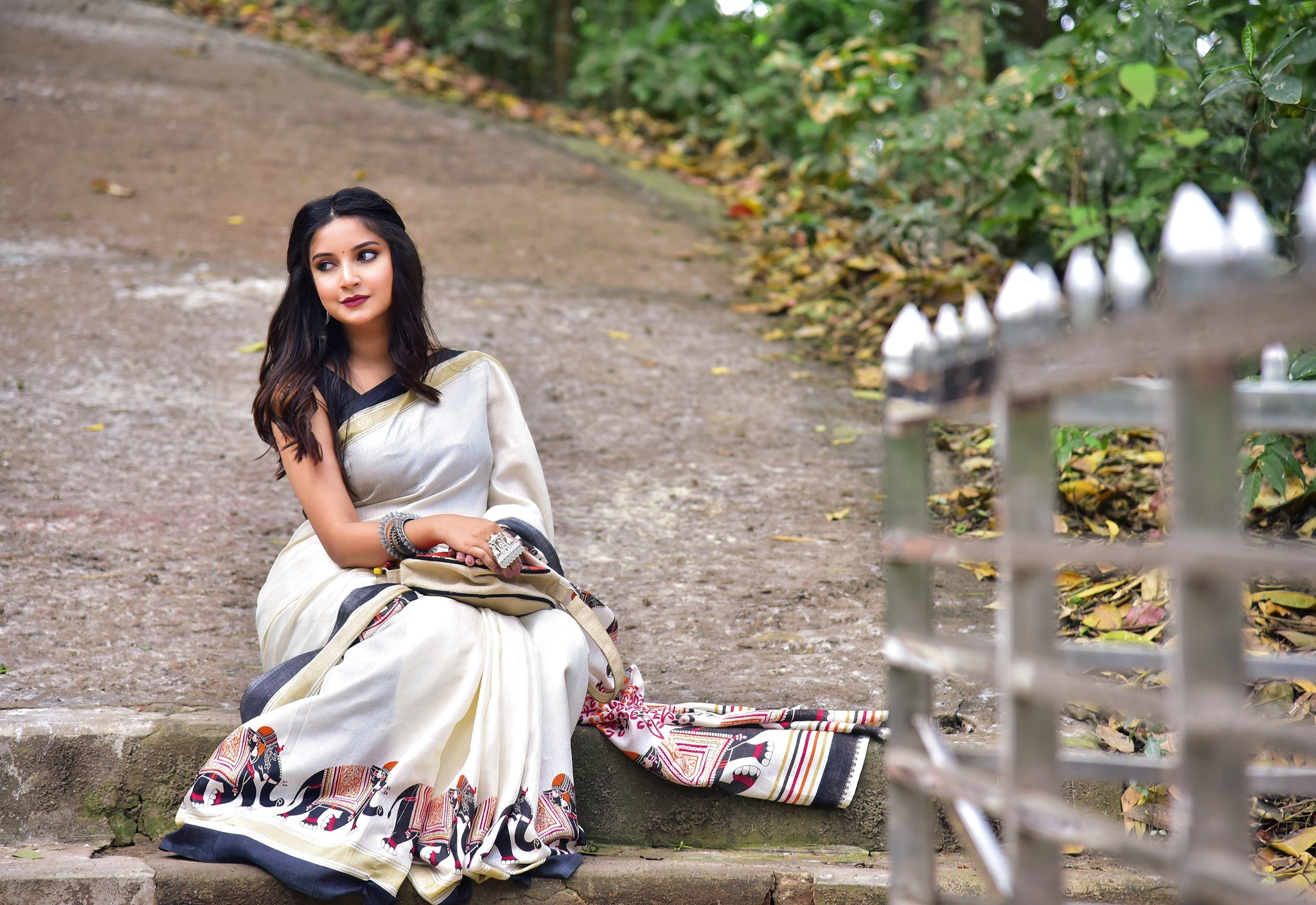 পূজায় সাজুন শাড়ির সাজে