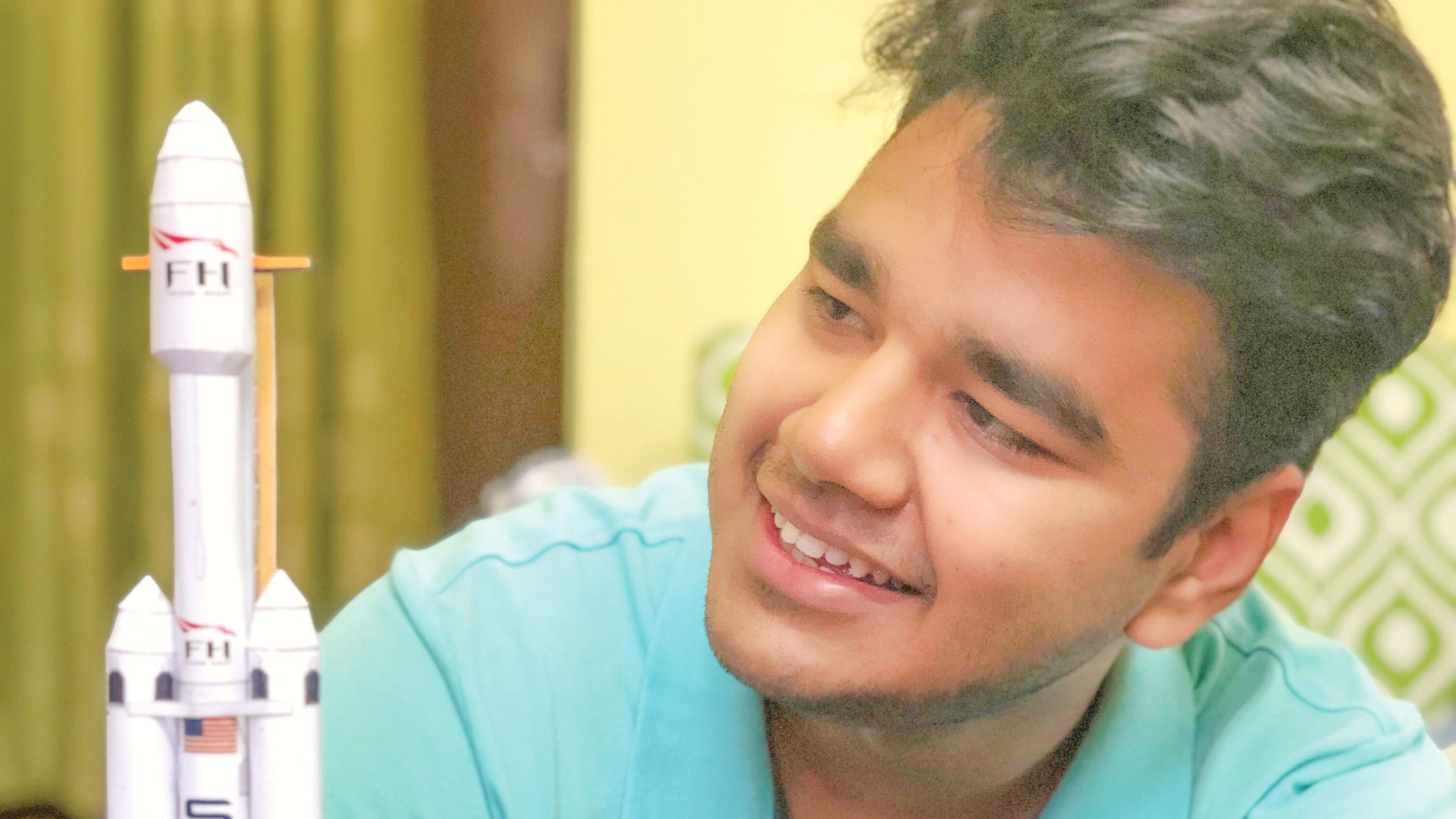 সবাই জ্ঞান আহরণে ব্যস্ত