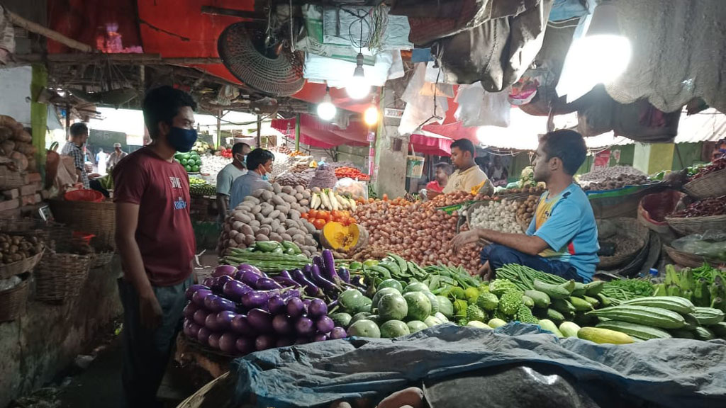 ঝাল বাড়ছেই কাঁচামরিচের