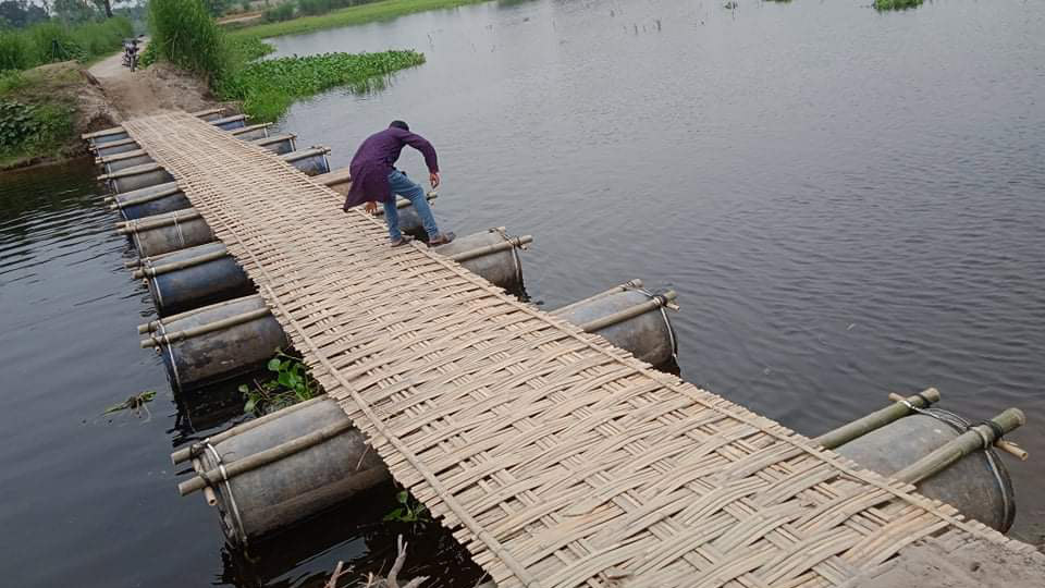 মানুষের কষ্ট লাঘবে সেতু তৈরি শিক্ষকের