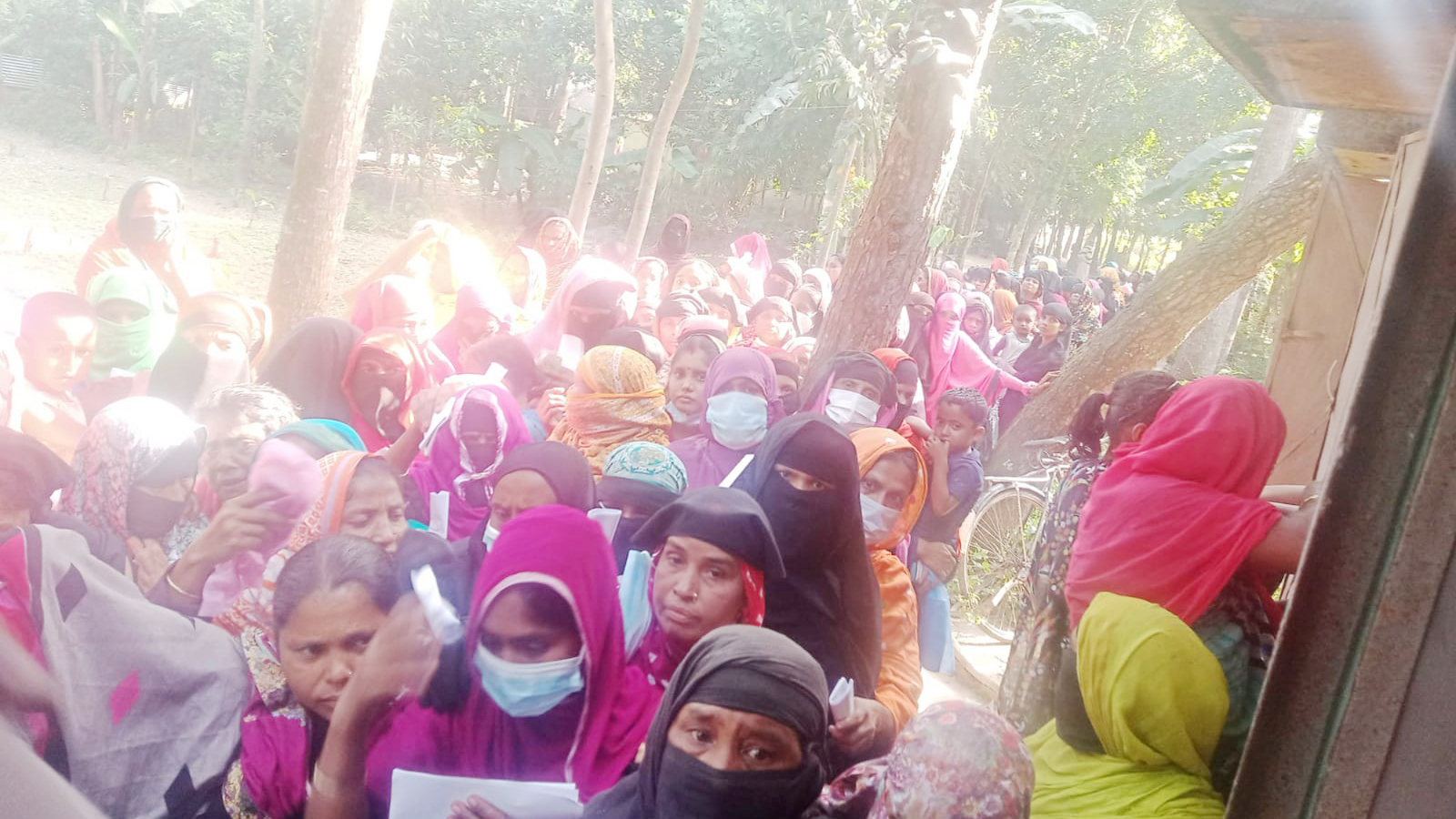 টিকা নিতে উপচে পড়া ভিড়