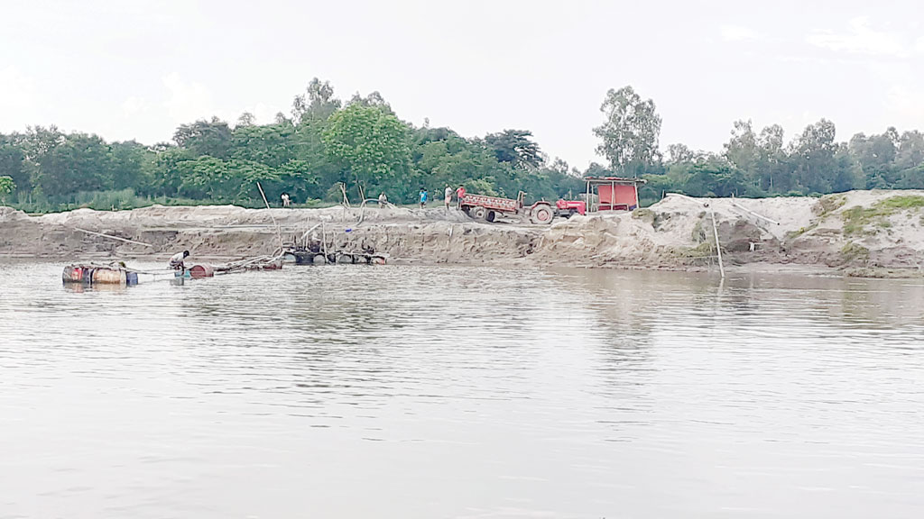 অবৈধভাবে বালু উত্তোলন