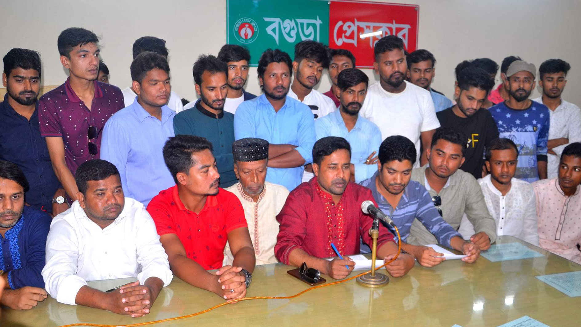 জেলা কমিটি বাতিলের দাবিতে বগুড়ার ১৫ ছাত্রলীগ ইউনিটের দাবি