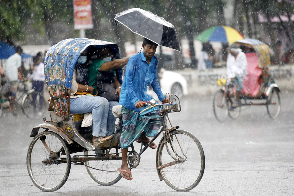 বুধবার থেকে ভারী বর্ষণের আভাস