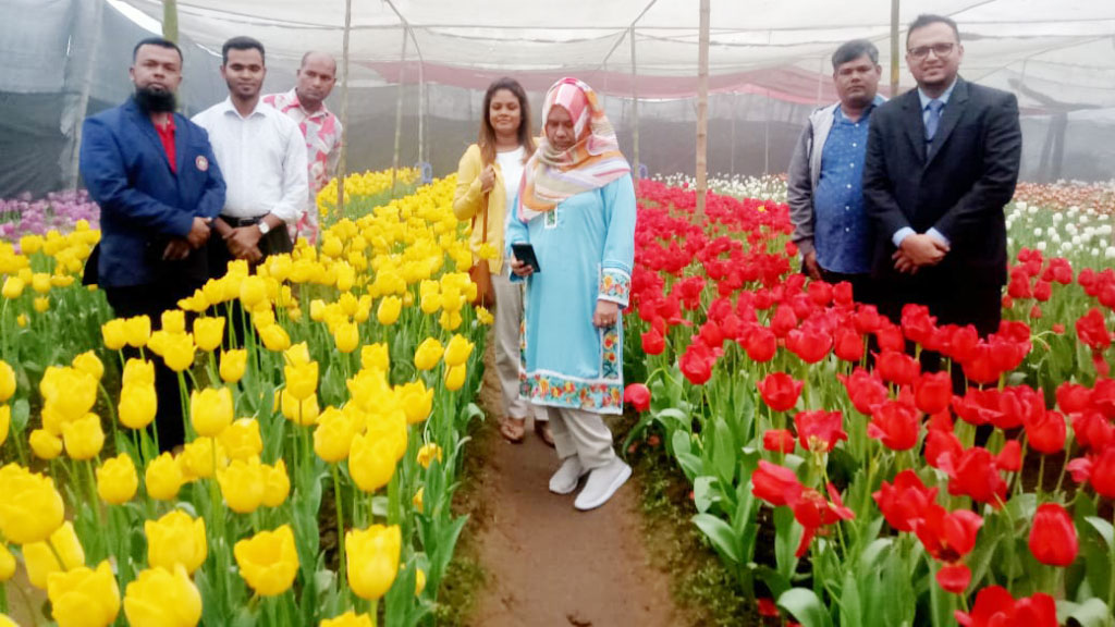 শ্রীপুরে টিউলিপ বাগান পরিদর্শনে মালদ্বীপের হাইকমিশনার