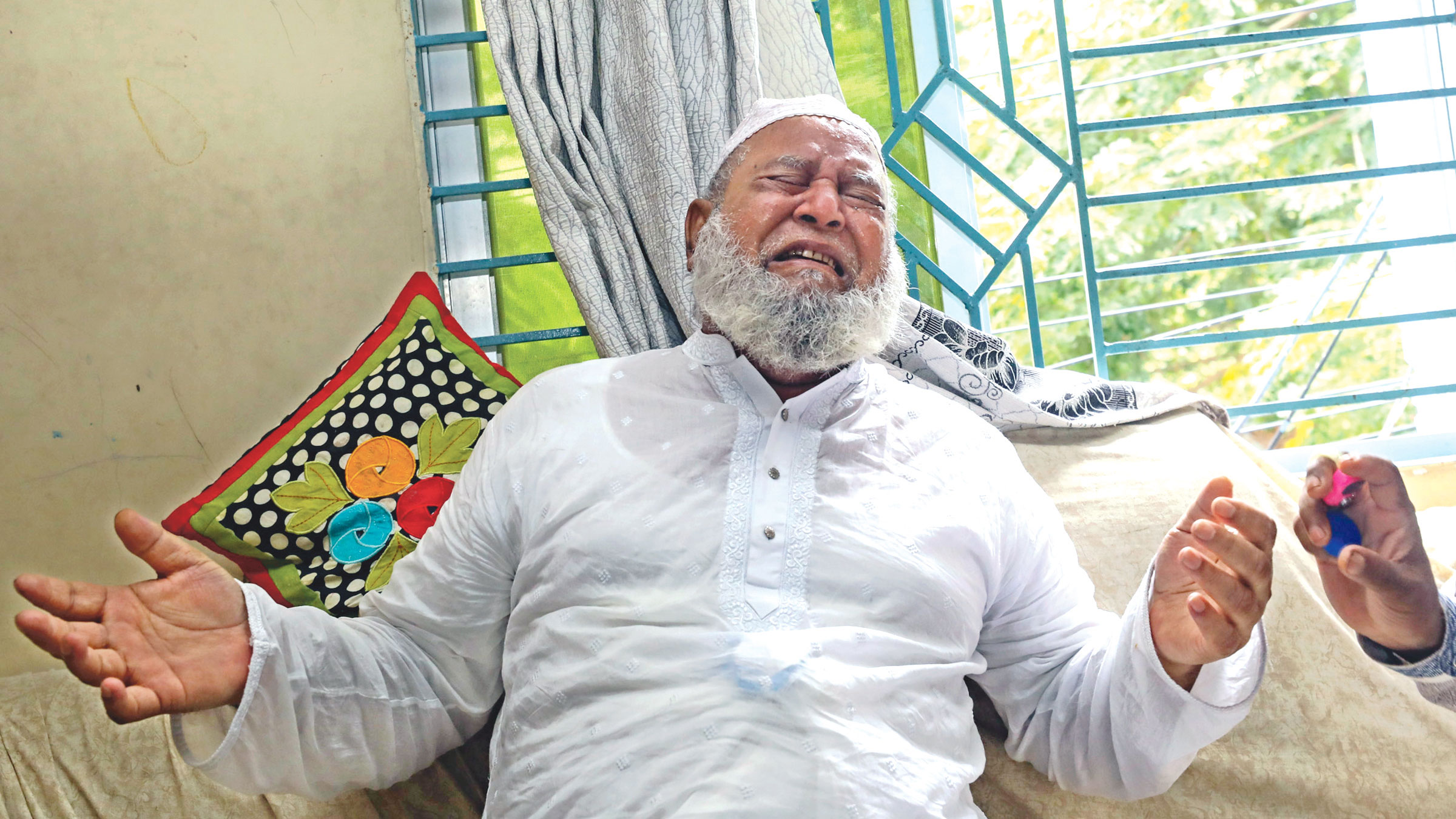 ‘বাঁচাতে পারলাম না নাতিনকে’