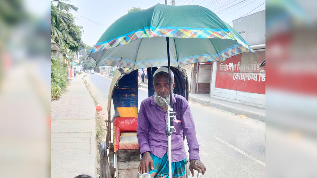 ‘গরমের মধ্যে রিকশা না চালালে খাব কী’