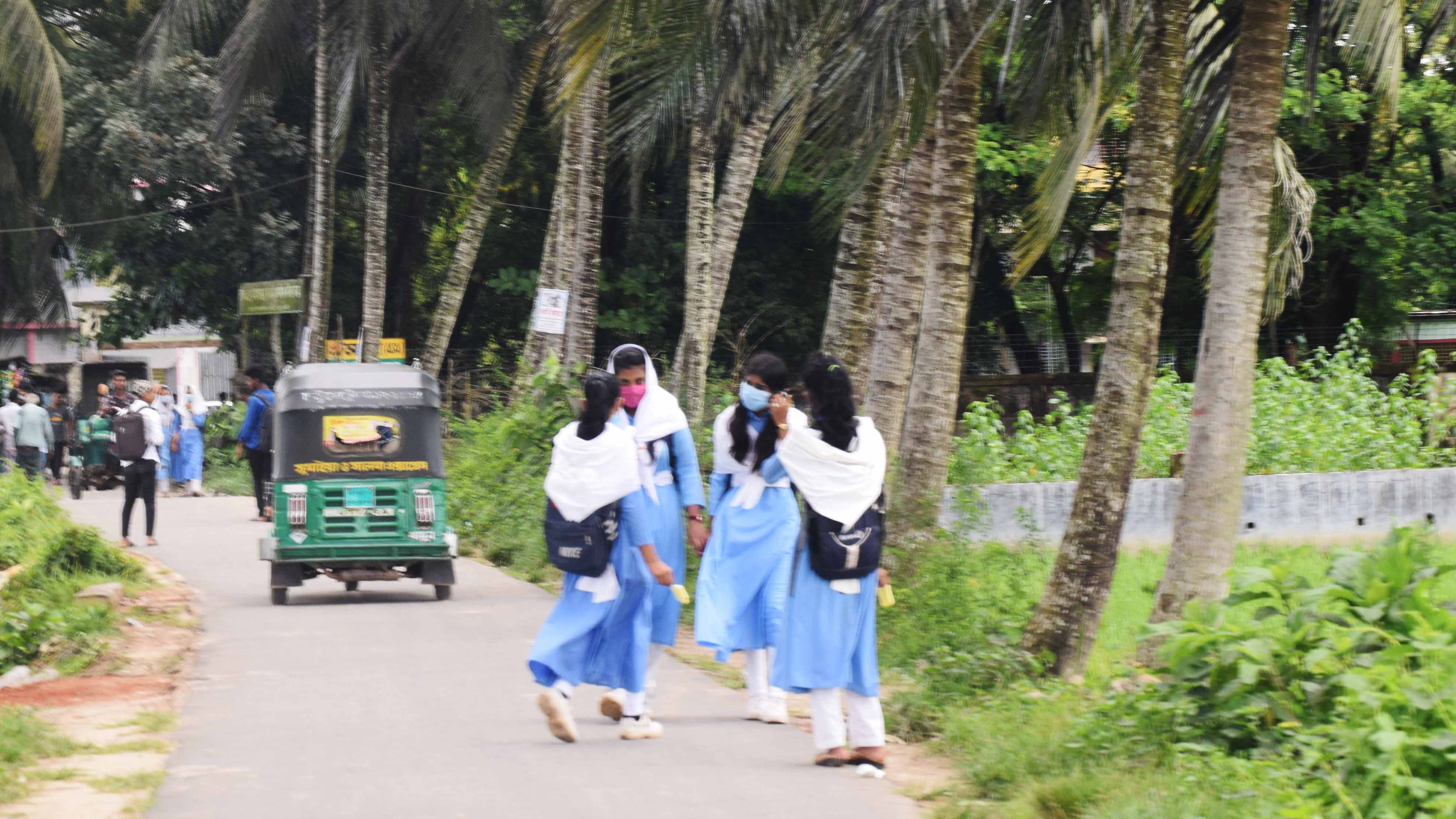 কর্ণফুলীর বিদ্যাপীঠও সাজছে