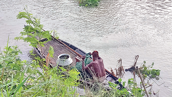 নিষিদ্ধ জালে পোনা নিধন