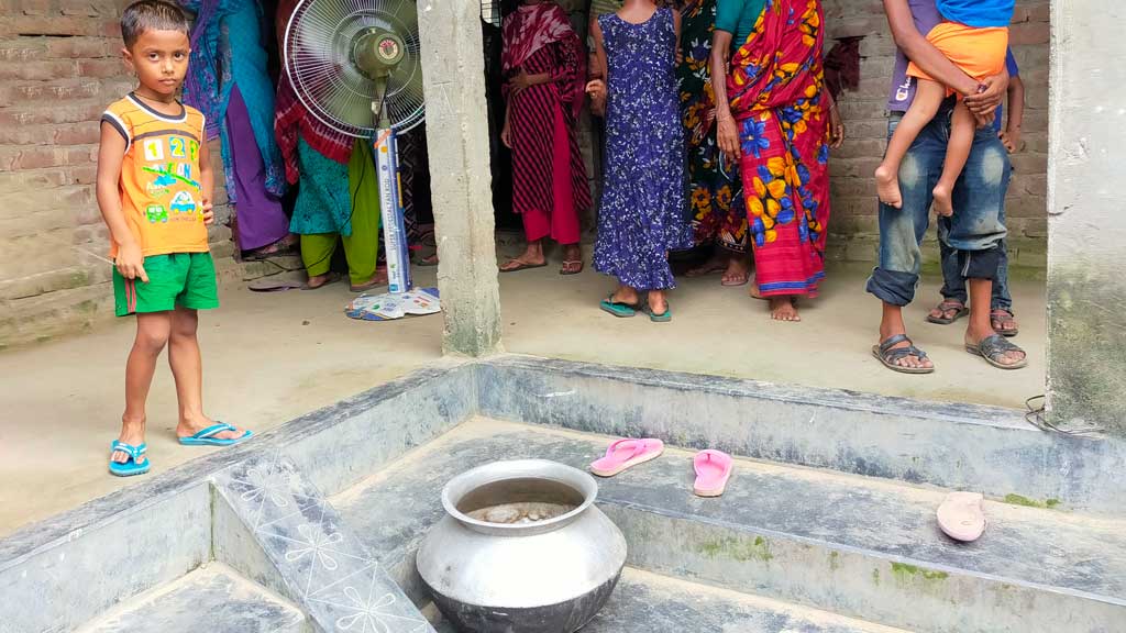 পাতিলে জমানো বৃষ্টির পানিতে পড়ে শিশুর  মৃত্যু