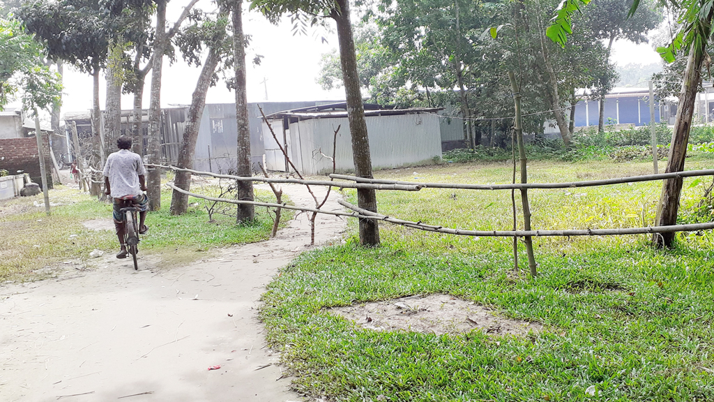 নিষেধাজ্ঞা অমান্য করে জমি দখলের অভিযোগ