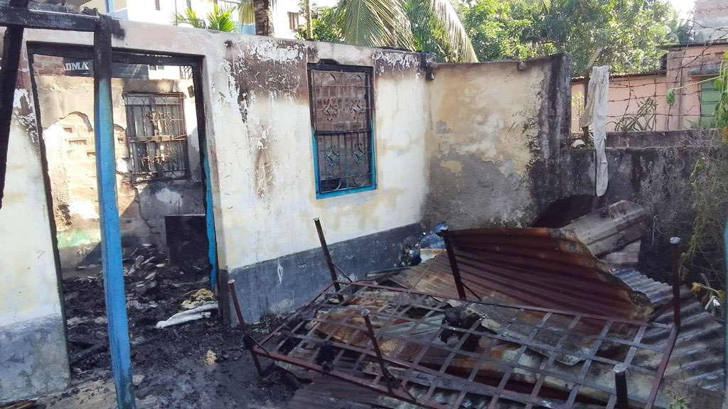রংপুরে ছাত্রীনিবাসে আগুন, পুড়ল বইখাতা