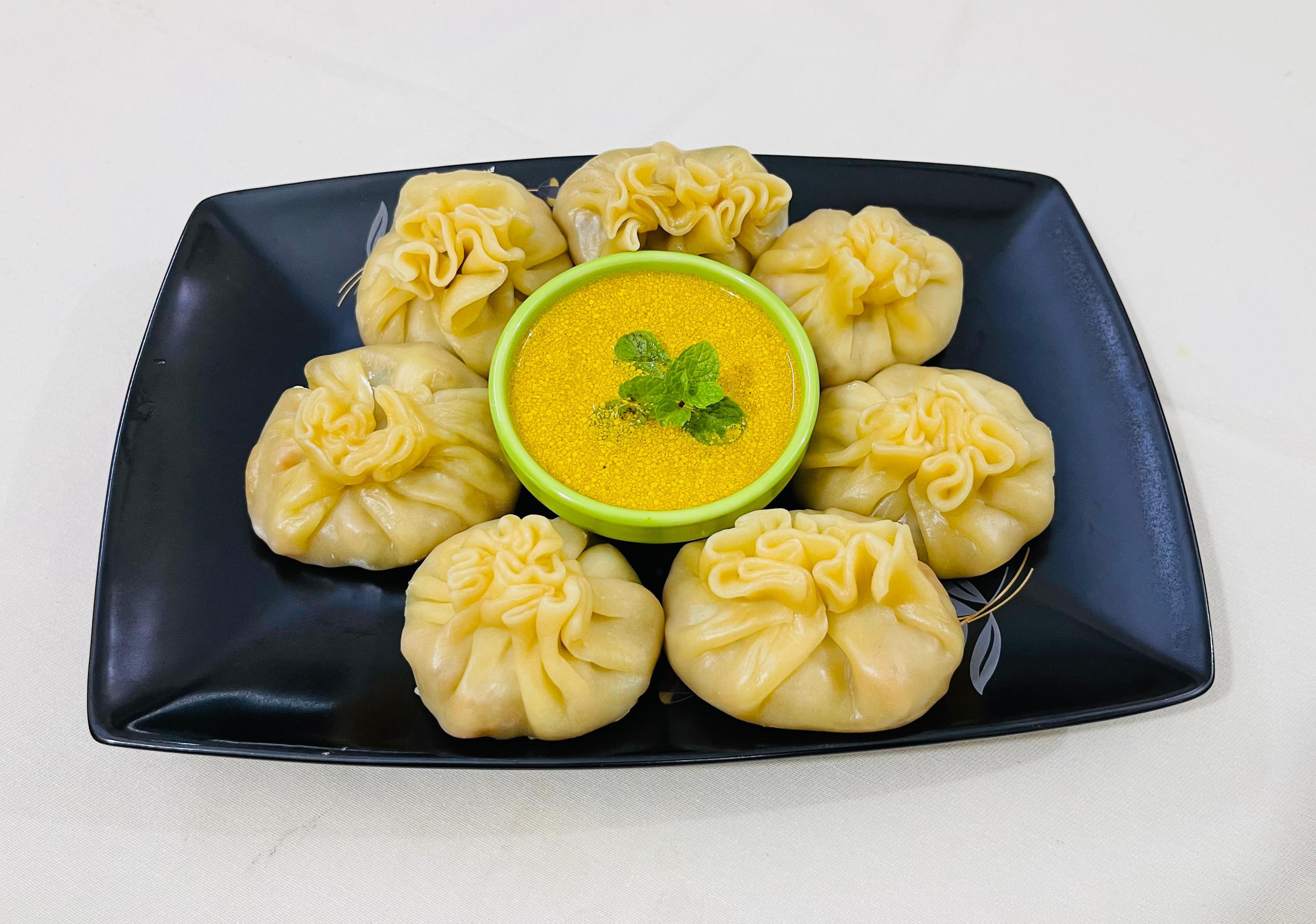 বৃষ্টি বিকেলে নাশতায় রাখুন ঝাল চিকেন মোমো