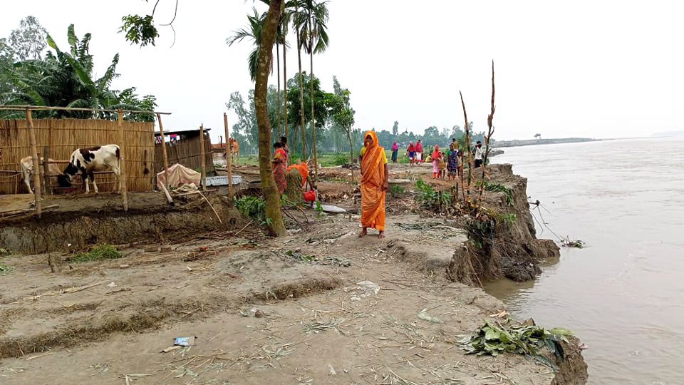 পাঁচ দিনে বিলীন ২৫০ ভিটা