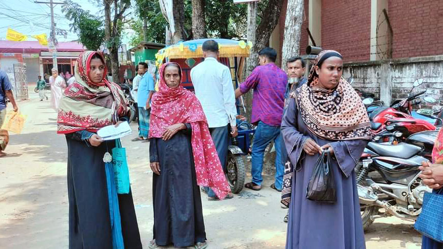 পেনশন স্কিমে নিবন্ধন না করলে আশ্রয়ণের ঘর বাতিলের হুমকি ভূমি কর্মকর্তার