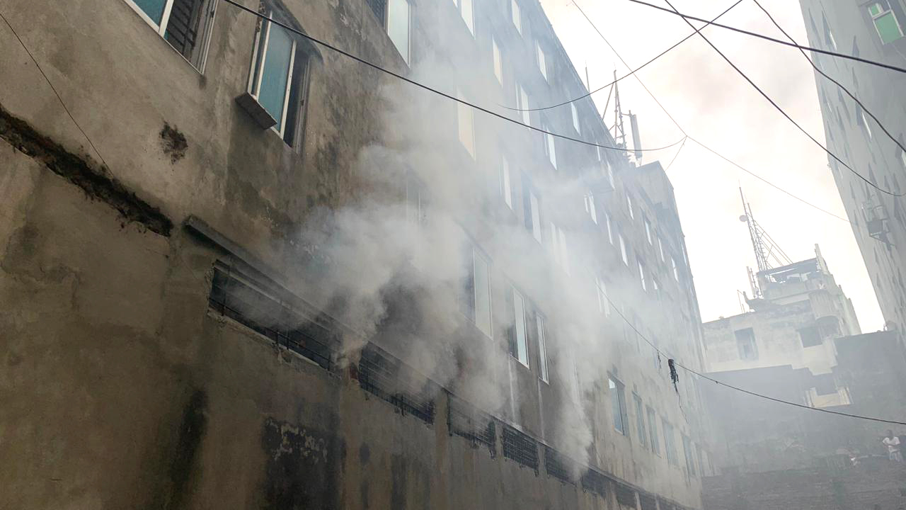ধোলাইখালে মিউচুয়াল ট্রাস্ট ব্যাংকে আগুন 