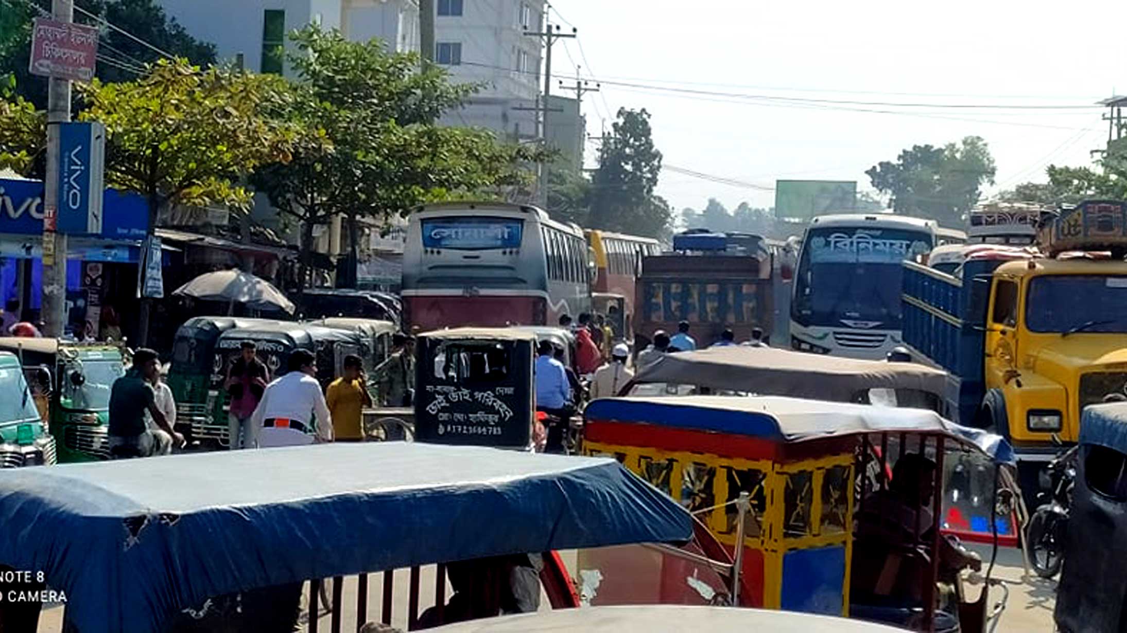 চার লেনে বেড়েছে ভোগান্তি