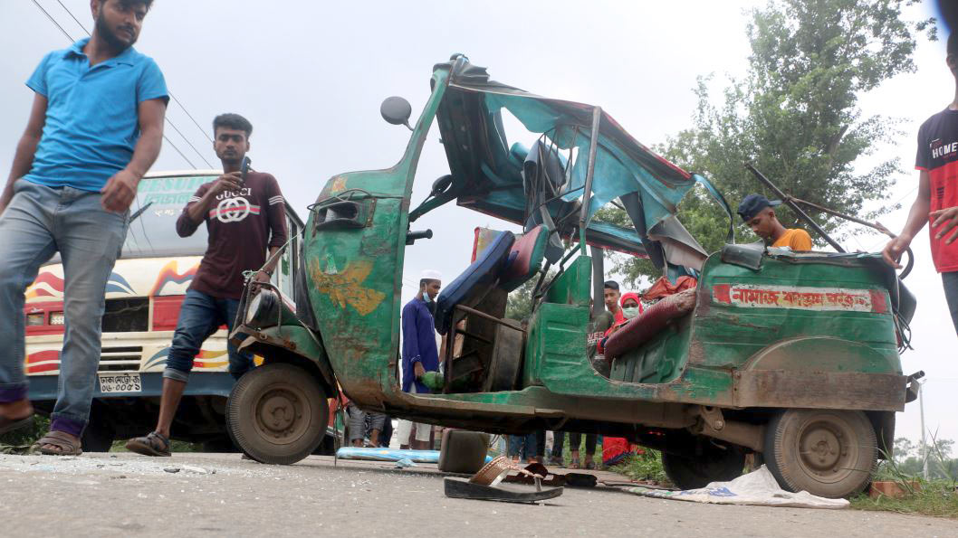 সড়ক দুর্ঘটনায় ২ নারী নিহত, শিশুসহ আহত ৩ 