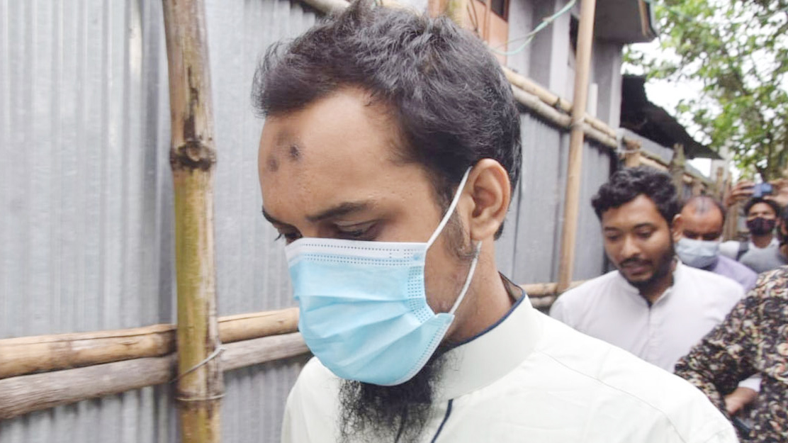 আদালতে দীর্ঘ জবানবন্দি, সাংবাদিকদের সঙ্গে কথা বলছেন না ত্ব–হা