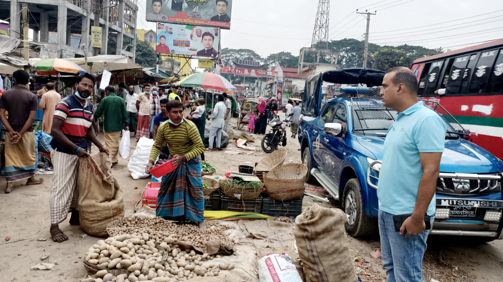 মহাসড়কে উচ্ছেদ অভিযান