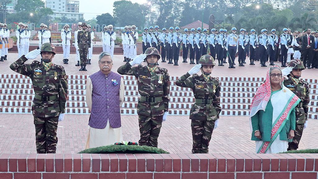 স্বাধীনতা দিবসে জাতীয় স্মৃতিসৌধে রাষ্ট্রপতি-প্রধানমন্ত্রীর শ্রদ্ধা