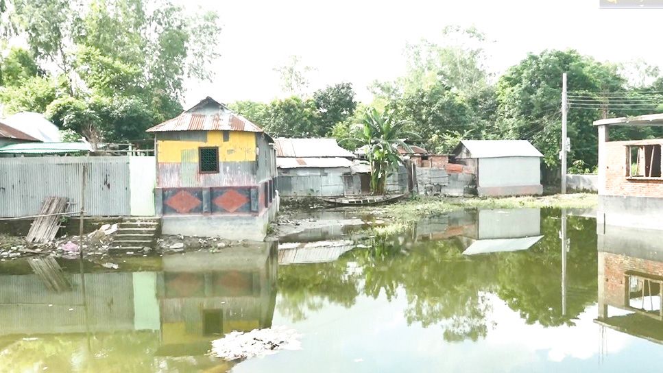 কাটেনি বানভাসিদের দুর্ভোগ