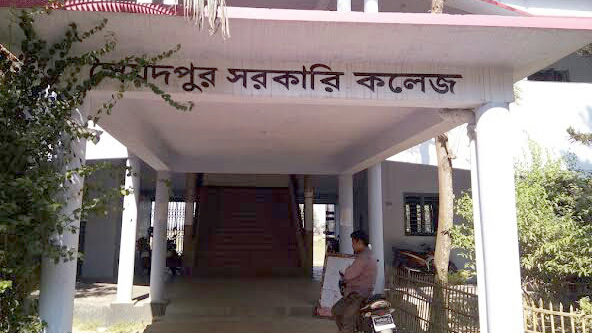 ছাত্রাবাস নেই, ভোগান্তি