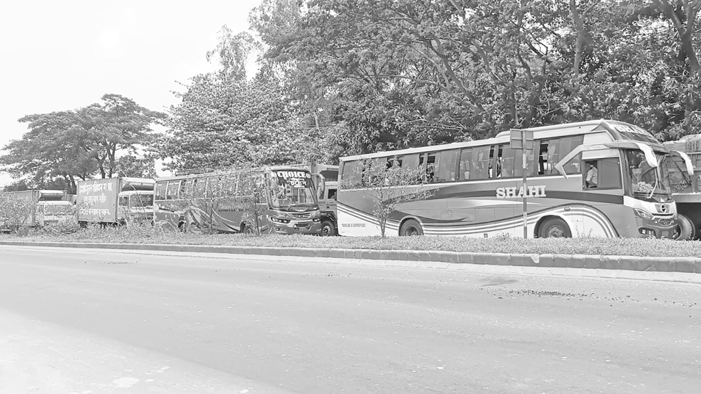 ১৫ কিমিতে দীর্ঘ যানজট ৬ ঘণ্টা ভোগান্তি যাত্রীদের