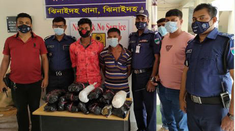 আনারস ভর্তি পিকআপে গাঁজা, গ্রেপ্তার ২