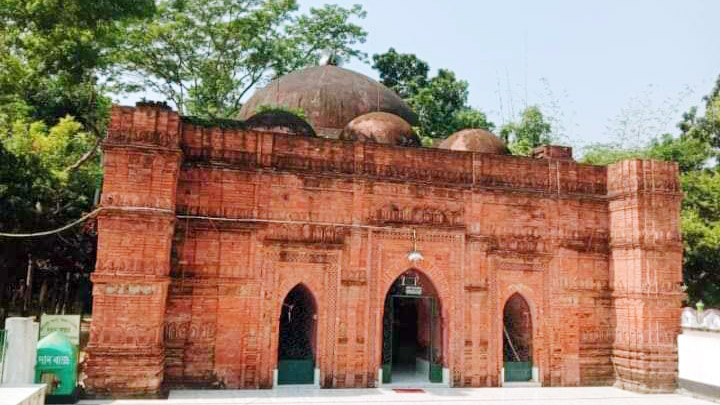 অযত্নে প্রবাজপুর শাহী মসজিদ