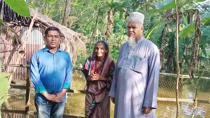 আলোচিত এই বৃদ্ধাকে দৃষ্টিনন্দন ঘর দেওয়ার ঘোষণা ইউপি চেয়ারম্যানের 