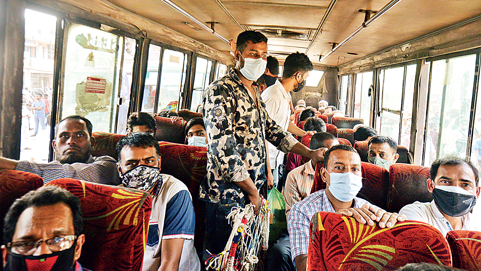 তৃতীয় ঢেউয়ের শঙ্কায় বাংলাদেশ