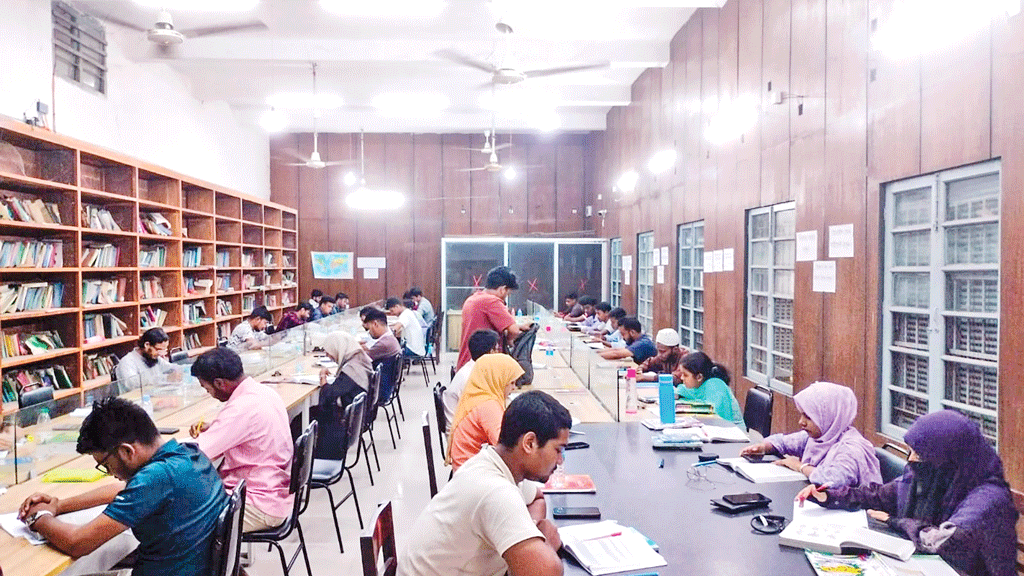 নানা সংকটে ধুঁকছে বিএম কলেজের কেন্দ্রীয় লাইব্রেরি