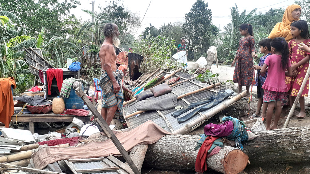 হঠাৎ ঝড় ও শিলাবৃষ্টিতে  ফসল, ঘরবাড়ির ক্ষতি