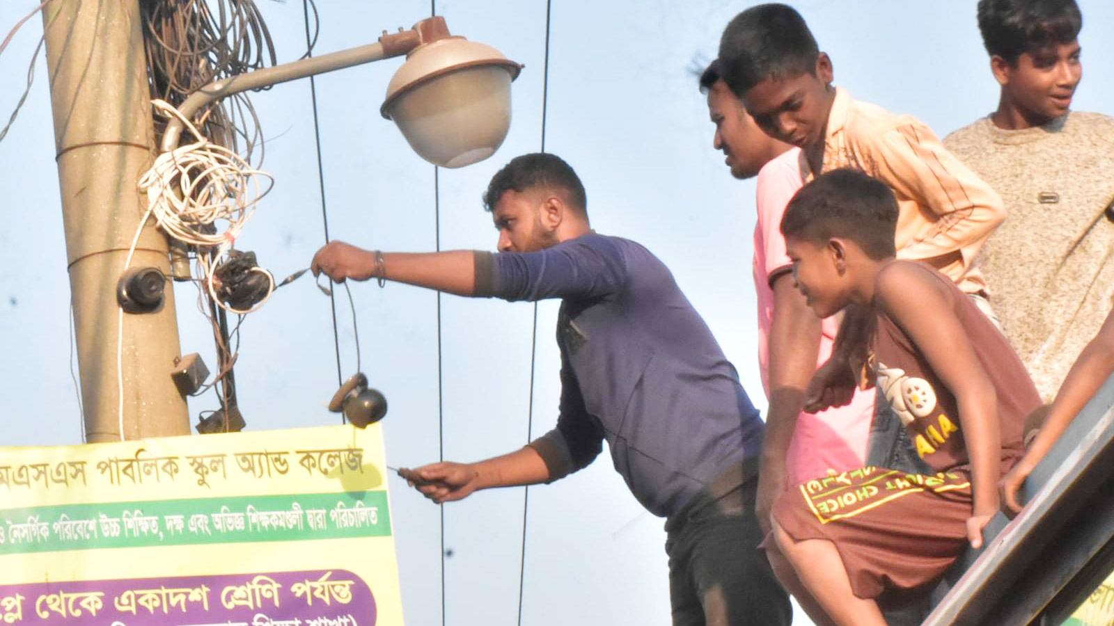 মাদকের আস্তানার নিরাপত্তায় সিসি ক্যামেরা, দেবর–ভাবি গ্রেপ্তার