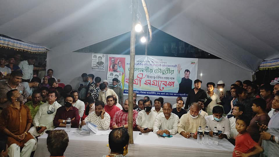বিদ্রোহী নেতারা প্রচারণায় অংশ নেওয়ায় ক্ষুব্ধ তৃণমূলের কর্মীরা