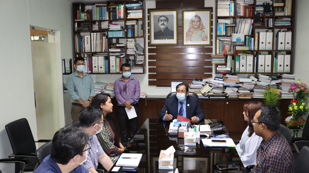 ‘অতিরিক্ত অ্যান্টিবায়োটিক ব্যবহারে করোনার চেয়েও বড় সংকটে পড়তে পারে দেশ’