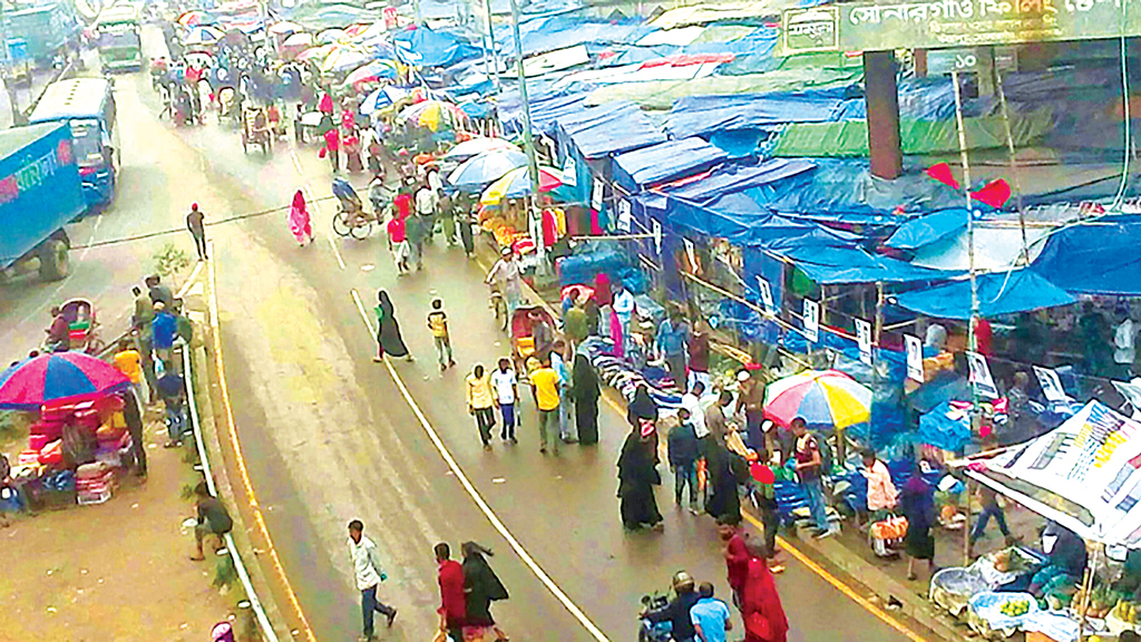 ফুটপাত ঘিরে চাঁদাবাজ চক্র
