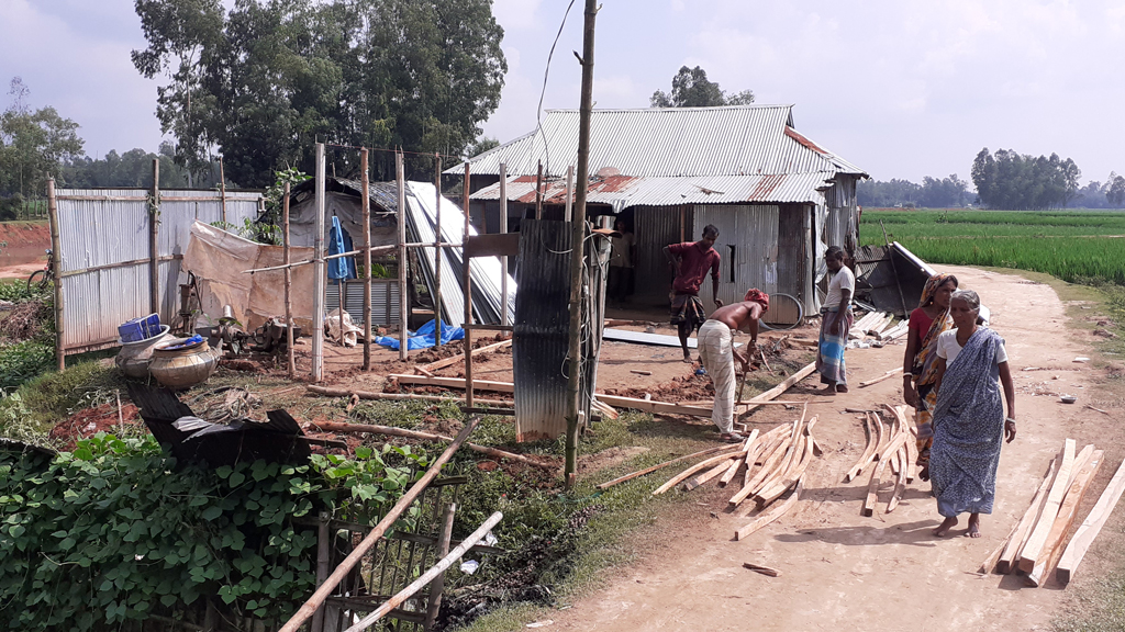 হামলায় ক্ষতিগ্রস্তরা ঘুরে দাঁড়াচ্ছেন