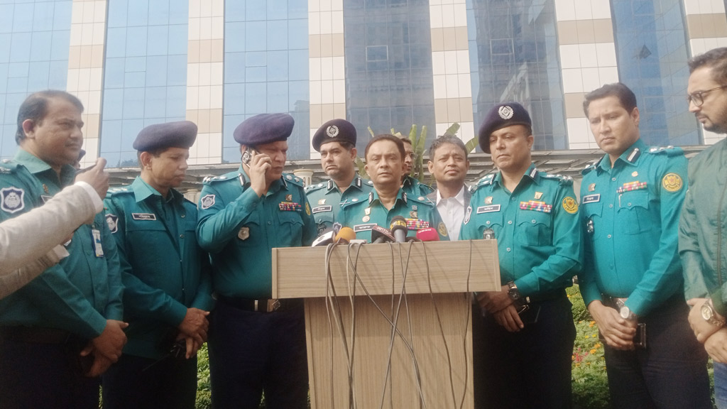 থার্টি ফার্স্ট নাইট এবারও ঘরে, আতশবাজি ও বার বন্ধ: ডিএমপি