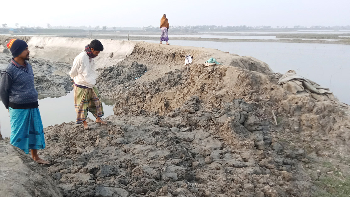 বাঁধের সংস্কারকাজে গতি নেই