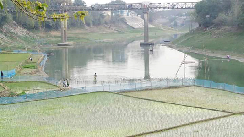 মহানন্দা যেন মরা খাল