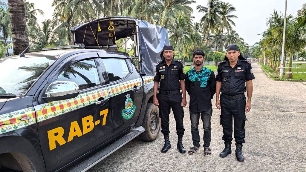 চট্টগ্রামে ছাত্র-জনতার ওপর গুলি ছোড়া সন্ত্রাসী মিজান গ্রেপ্তার