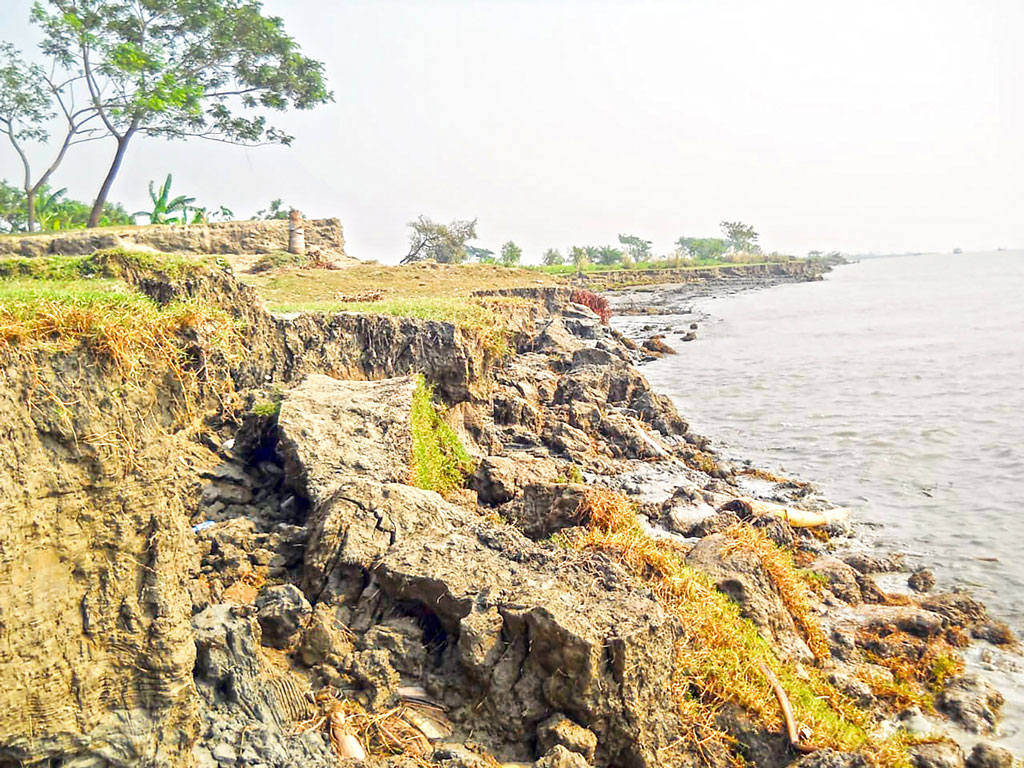 সুবর্ণচরে নদীভাঙন: ২ বছরে ভিটেমাটি হারা চার হাজার পরিবার