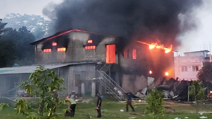 পঞ্চগড়ে কাদিয়ানিদের ওপর হামলা, অর্ধশত বাড়িতে অগ্নিসংযোগ