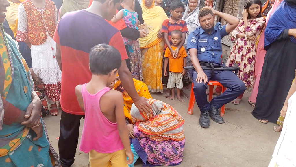 বিয়ের পরদিন থেকে বাবার বাড়িতে স্ত্রী, নিজ ঘর থেকে শিক্ষকের লাশ উদ্ধার