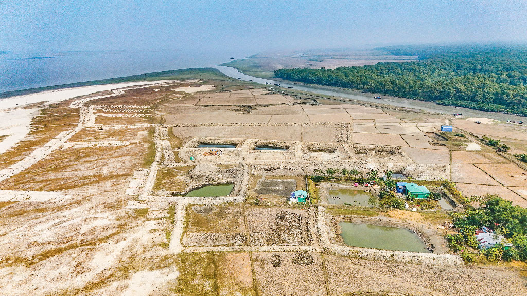 সৈকতের বুকে বাড়িপুকুর, চুপ প্রশাসন