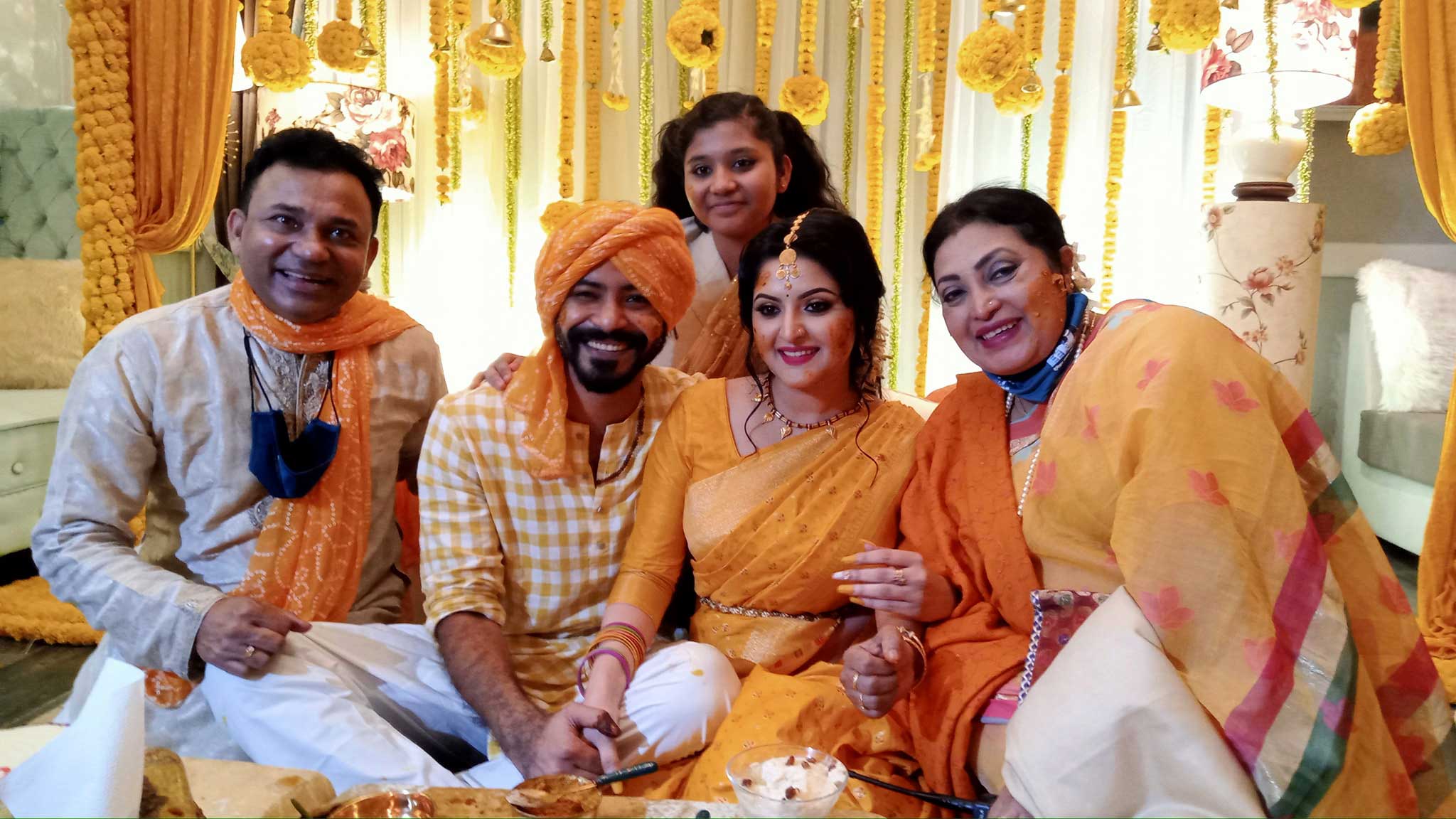 হলুদ সন্ধ্যায় অভিনেতা ডি এ তায়েব