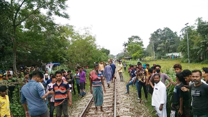 ট্রেনের ধাক্কায় কলা ব্যবসায়ী নিহত